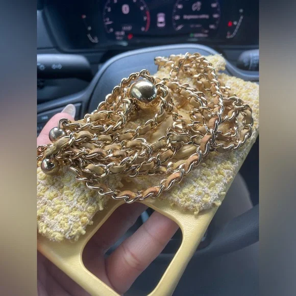 💖 Chanel Tweed iPhone 12 holder with flap card holder and chain - Picture 5 of 12